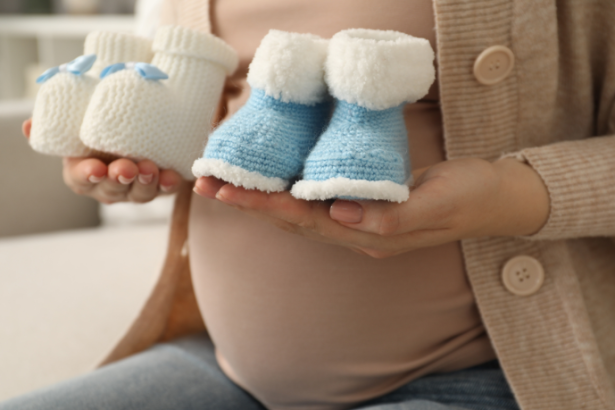 Dra. Thaline Neves explica os principais cuidados no acompanhamento de gestações múltiplas para garantir segurança e bem-estar materno e fetal.