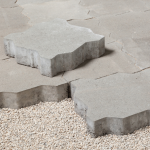 Valderci Malagosini Machado explica como identificar pontos de infiltração sob pavimentos intertravados e agir preventivamente antes que surjam patologias.