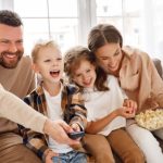 Filmes parecidos com Como Mágica conquistam o streaming com romance, fantasia e emoção