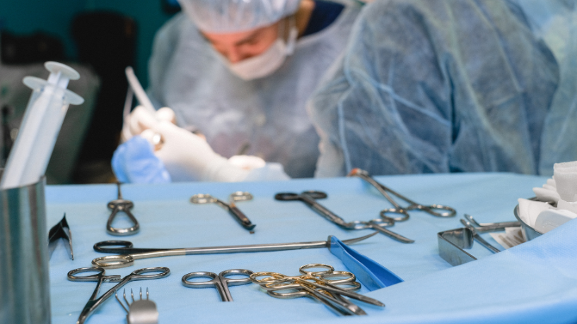 Como novos dados de pesquisa clínica mudam protocolos em cirurgia plástica, segundo o Dr. Haeckel Cabral Moraes